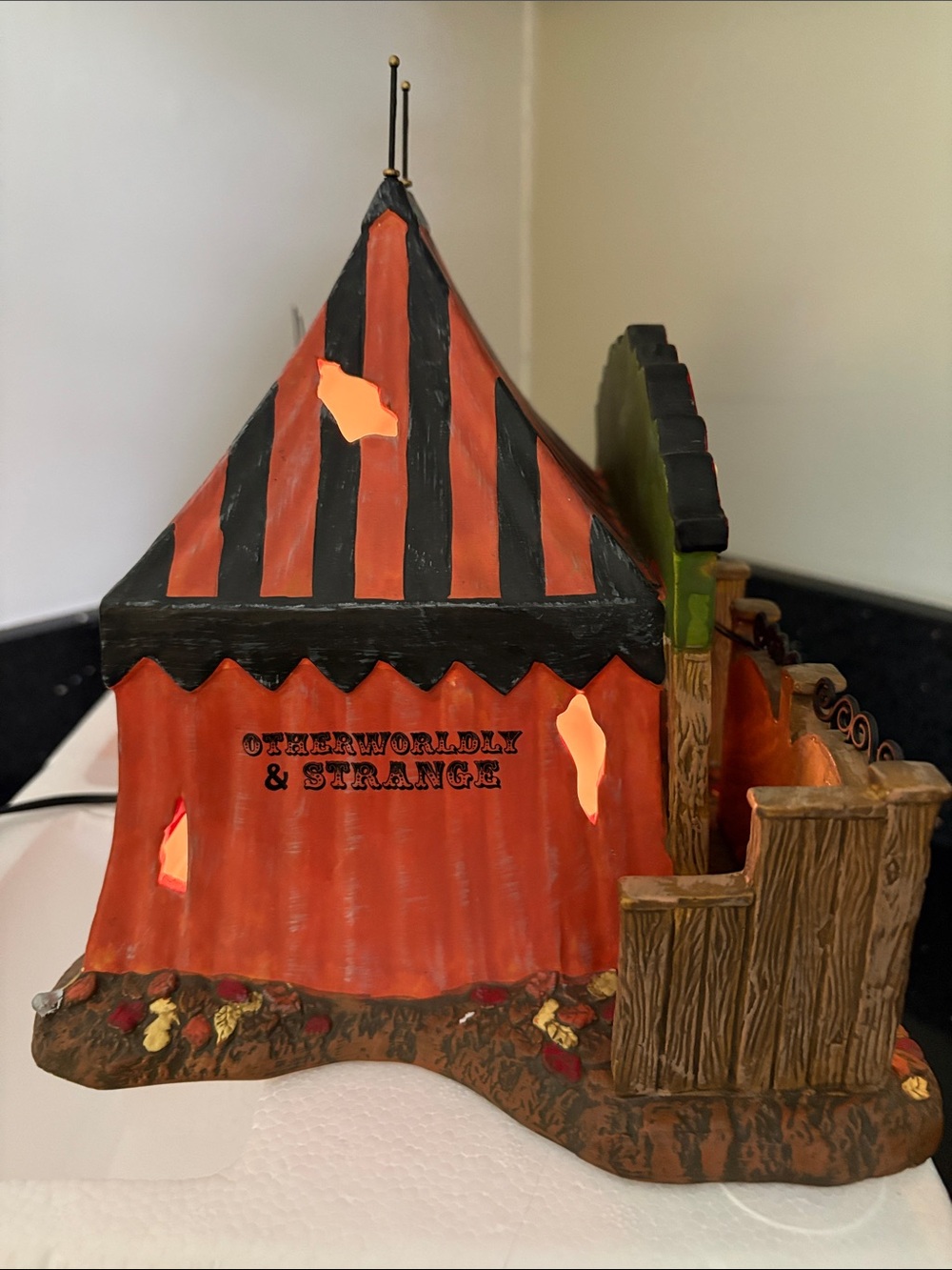Department 56 Halloween Travis Louie Otherworldly Circus House & Sideshow Stars - Picture 6 of 17